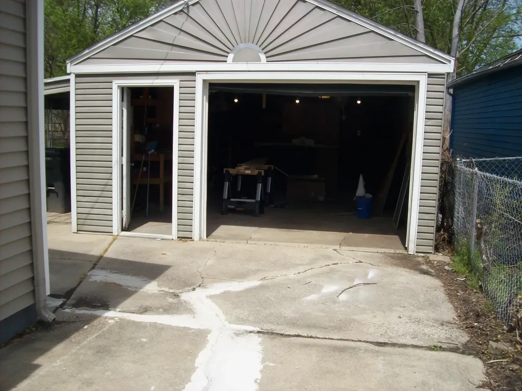 3243 Dakota Avenue Flint City MI 48506