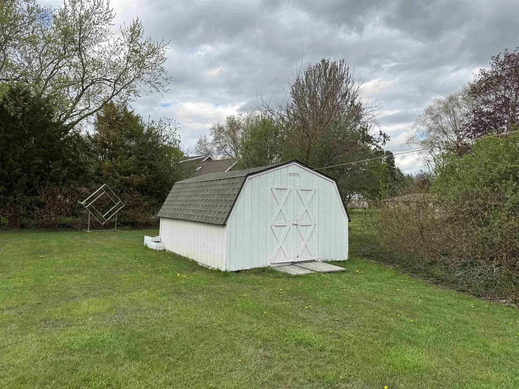 4074 Libbie Drive Vienna Charter Township MI 48420