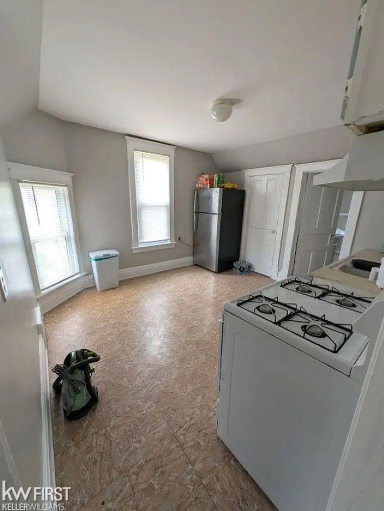 609 Thomson Street Flint City MI 48503