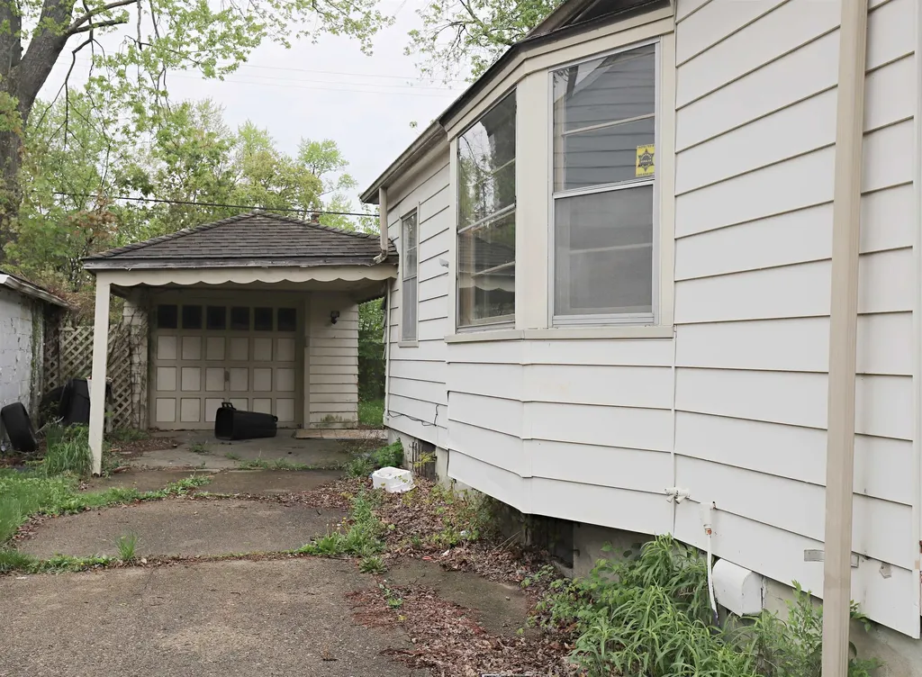 2835 Begole Street Flint City MI 48504