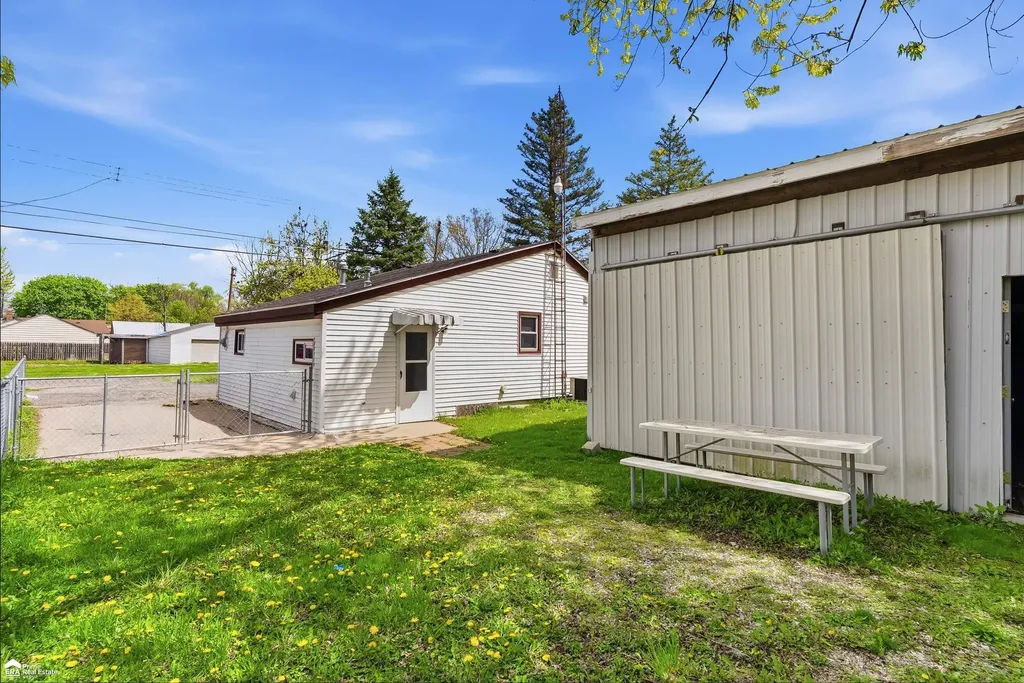 3167 W Dartmouth Street Flint Charter Township MI 48504