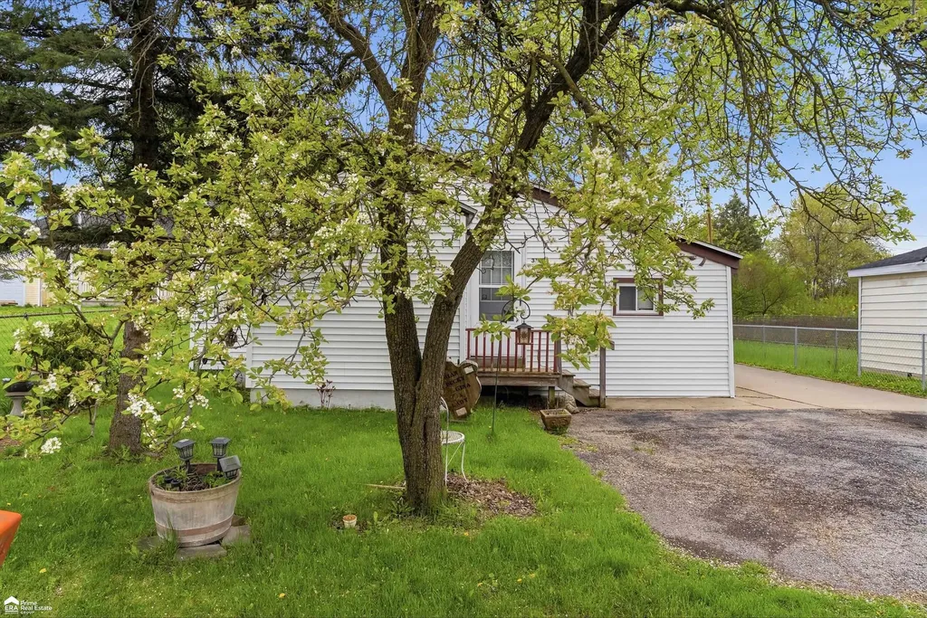 3167 W Dartmouth Street Flint Charter Township MI 48504