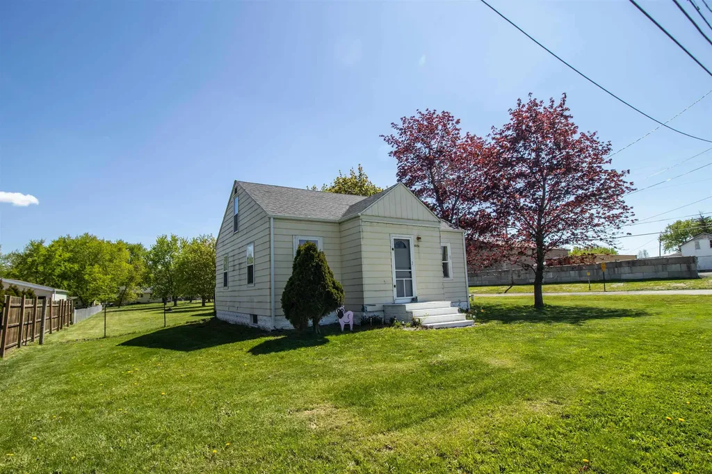 10256 N Saginaw Road Vienna Charter Township MI 48420