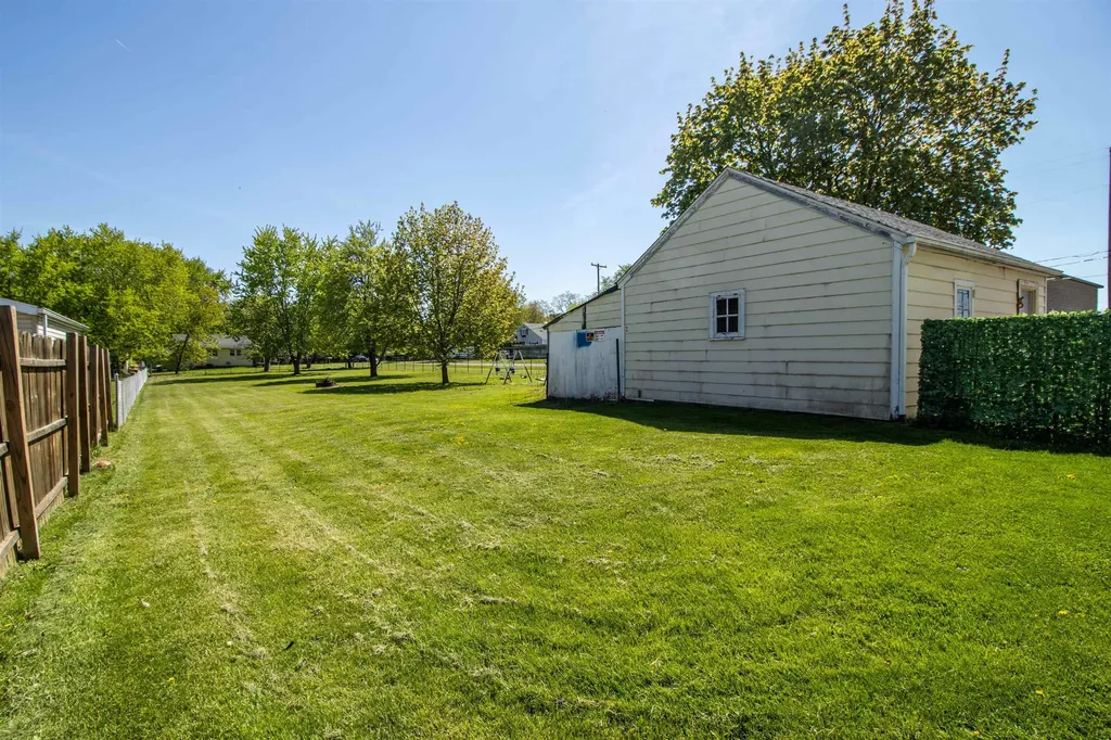 10256 N Saginaw Road Vienna Charter Township MI 48420