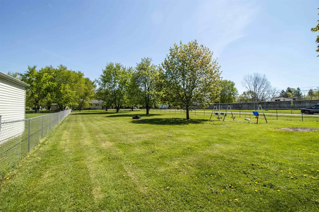 10256 N Saginaw Road Vienna Charter Township MI 48420