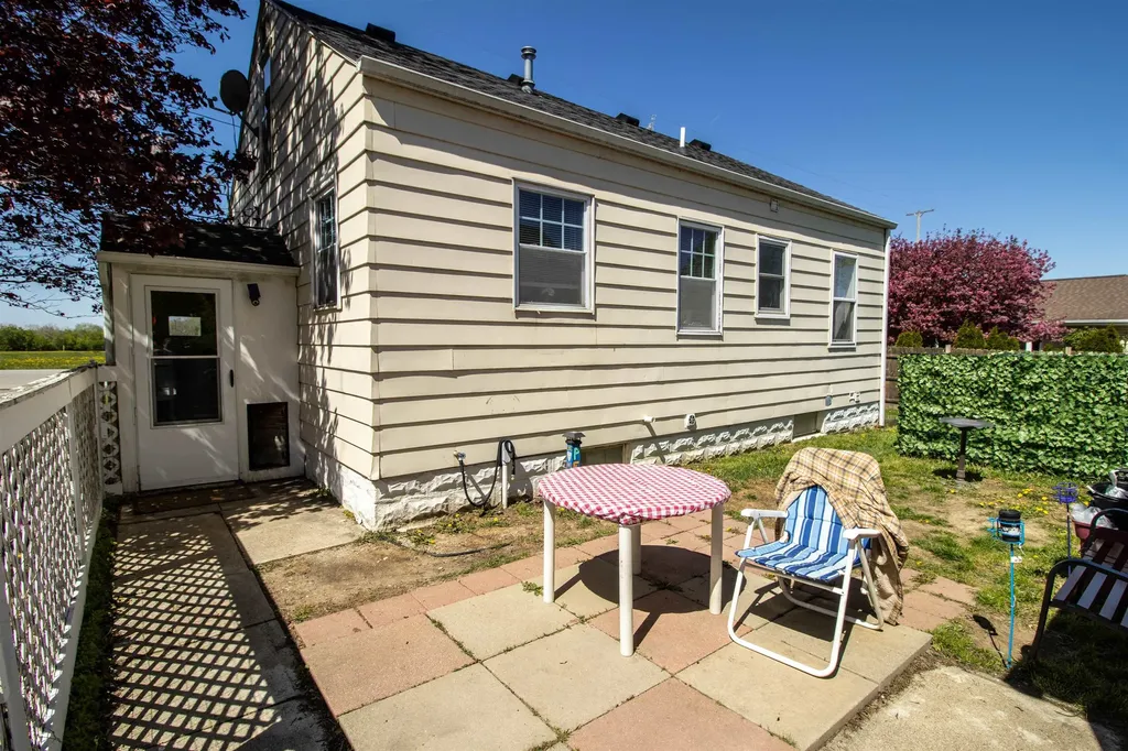 10256 N Saginaw Road Vienna Charter Township MI 48420