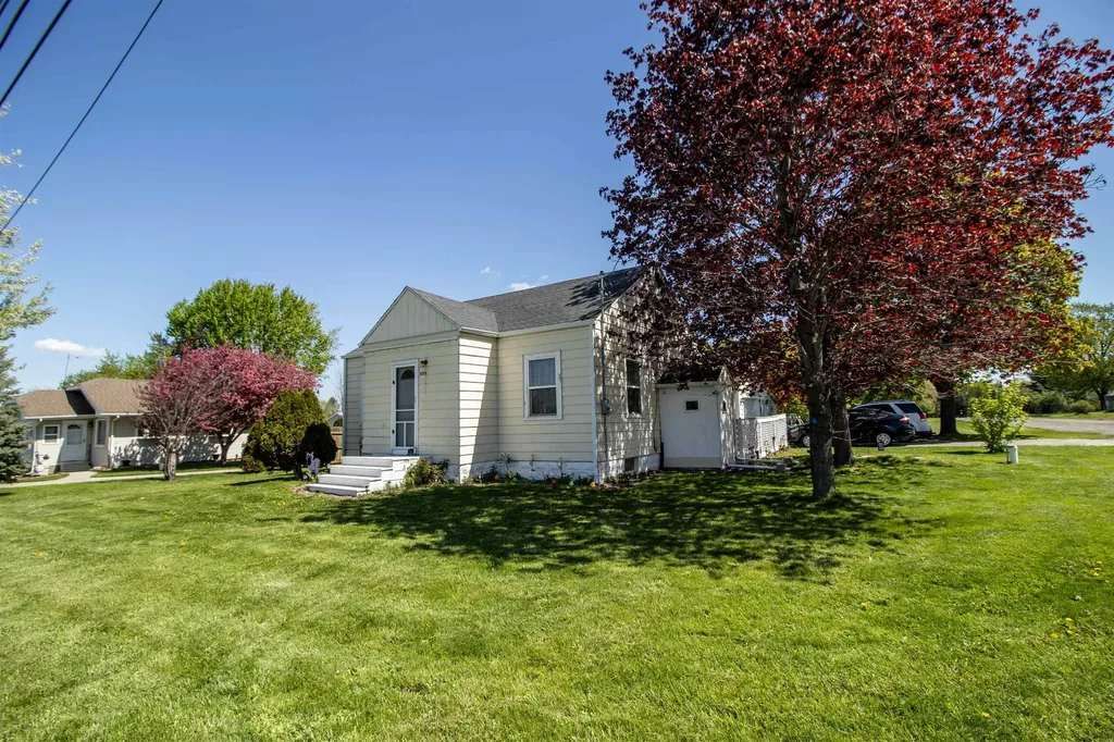 10256 N Saginaw Road Vienna Charter Township MI 48420