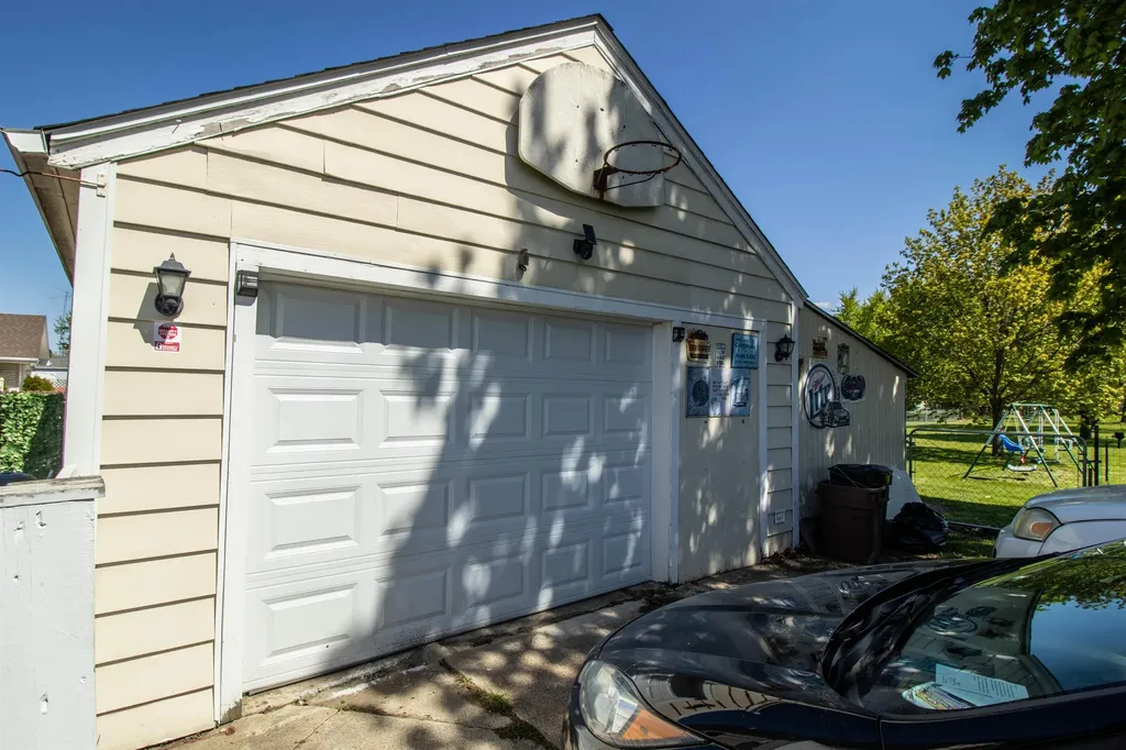 10256 N Saginaw Road Vienna Charter Township MI 48420