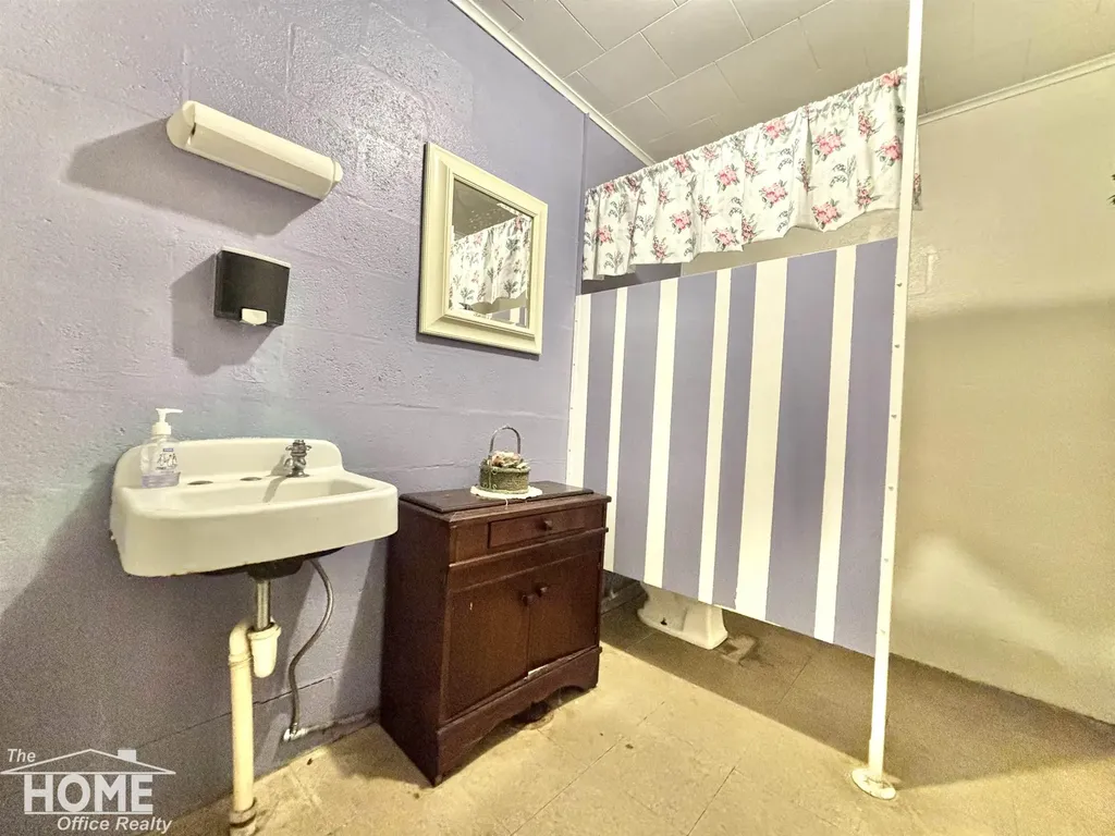 120 Warren Street Bancroft Village MI 48414