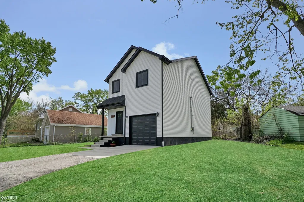2118 James Street Burton City MI 48529