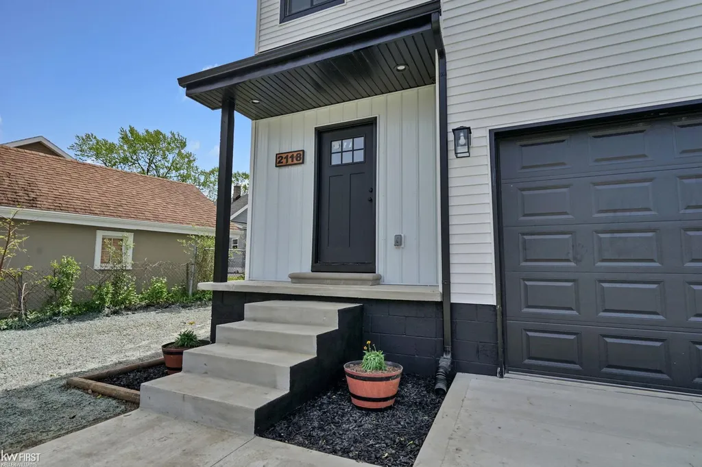 2118 James Street Burton City MI 48529
