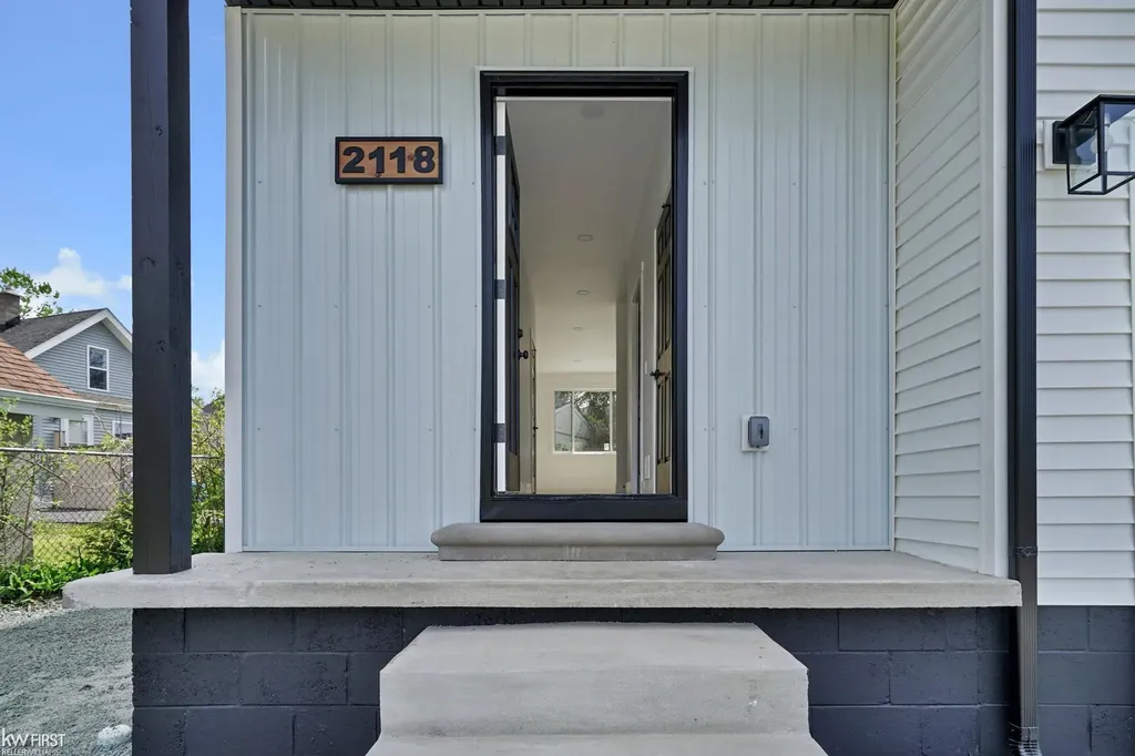 2118 James Street Burton City MI 48529