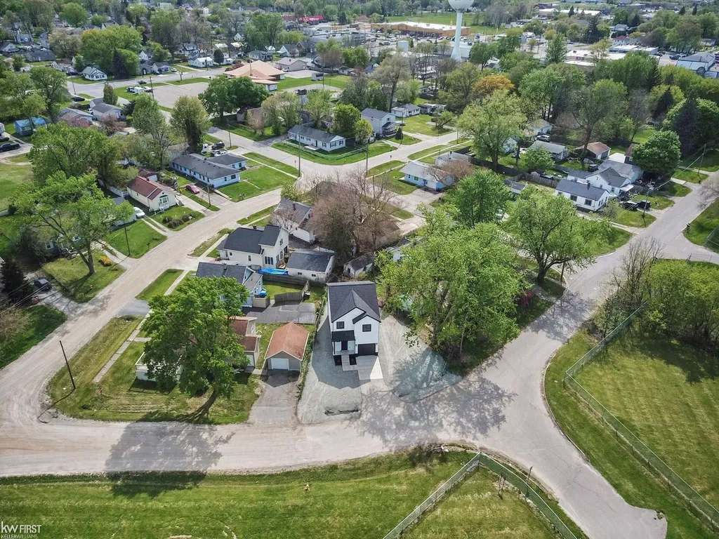 2118 James Street Burton City MI 48529