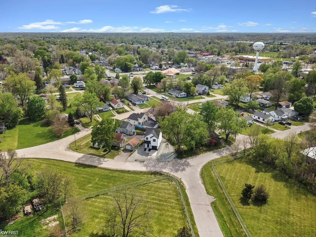 2118 James Street Burton City MI 48529