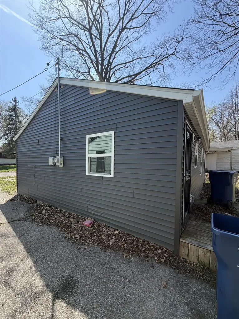 412 W Gracelawn Avenue Flint City MI 48505