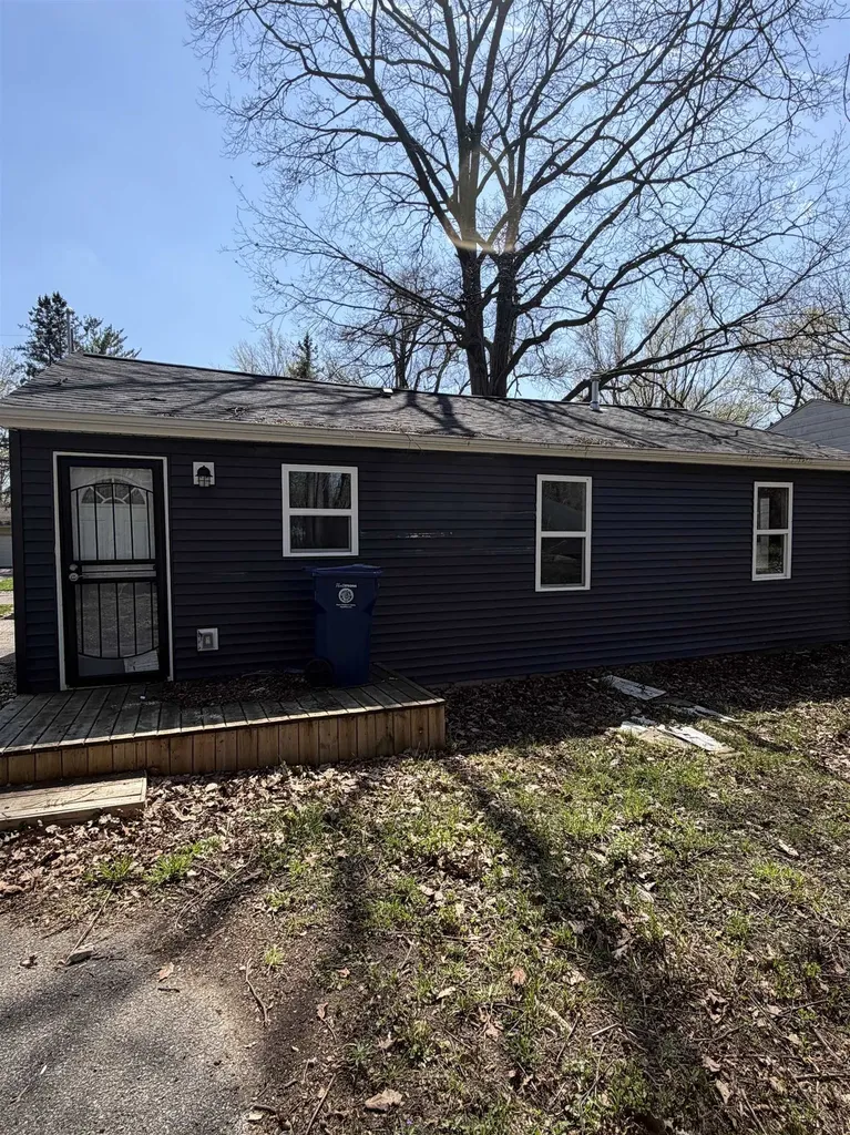 412 W Gracelawn Avenue Flint City MI 48505