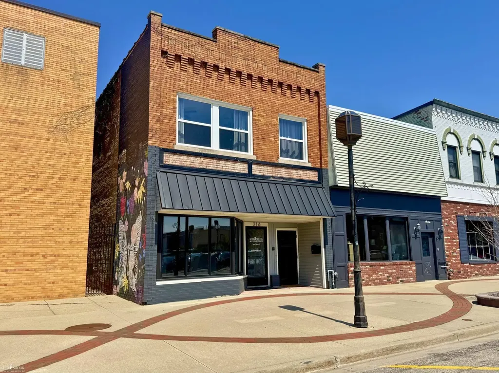 216 W Exchange Street Owosso City MI 48867
