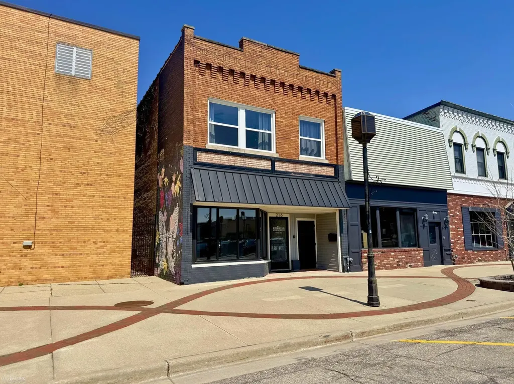 216 W Exchange Street Owosso City MI 48867