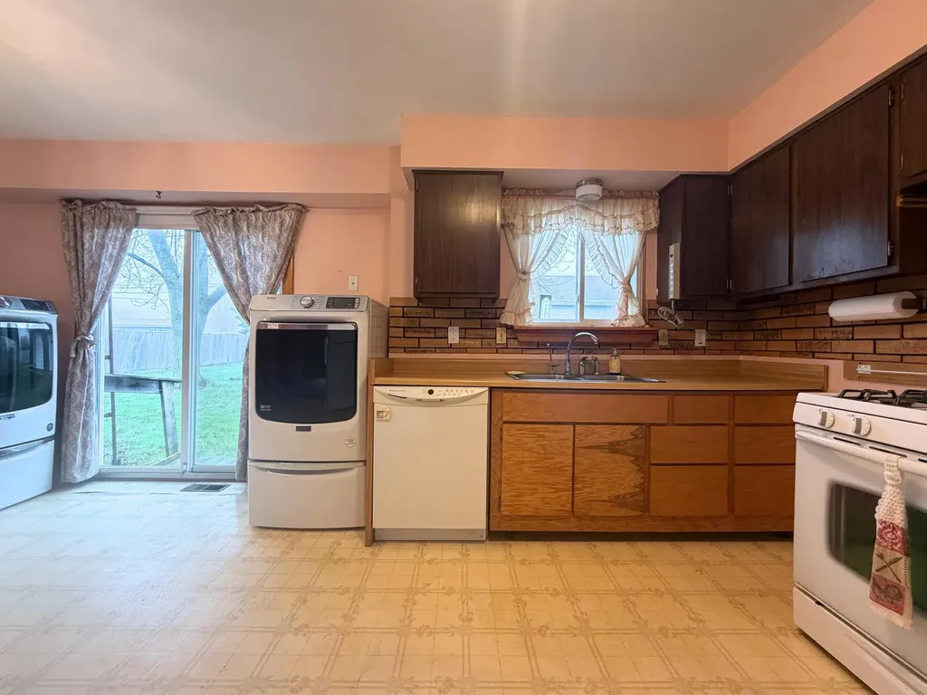 1920 Circle Drive Fairgrove Village MI 48733