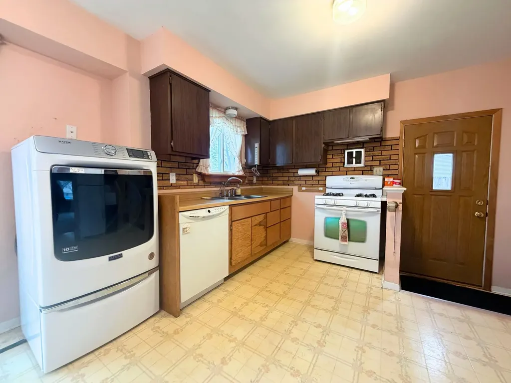 1920 Circle Drive Fairgrove Village MI 48733
