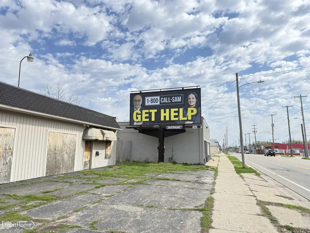 3401 Fenton Road Flint City MI 48507