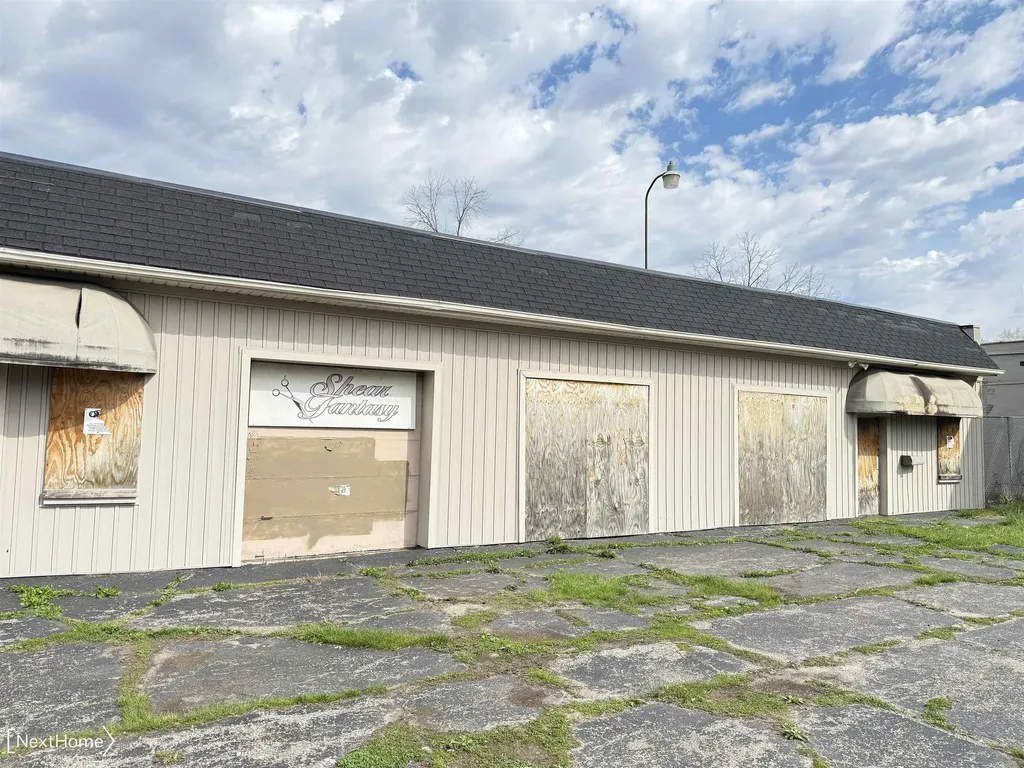 3401 Fenton Road Flint City MI 48507
