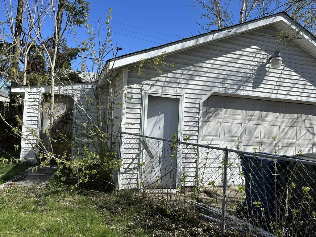 644 Crawford Street Flint City MI 48507