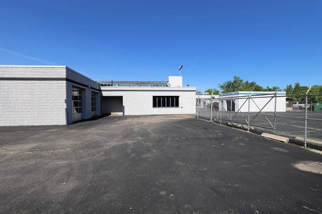 1415 E Pierson Road Flushing City MI 48433