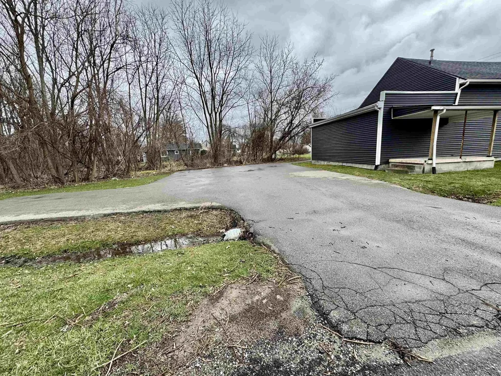 6069 Lapeer Road Burton City MI 48509