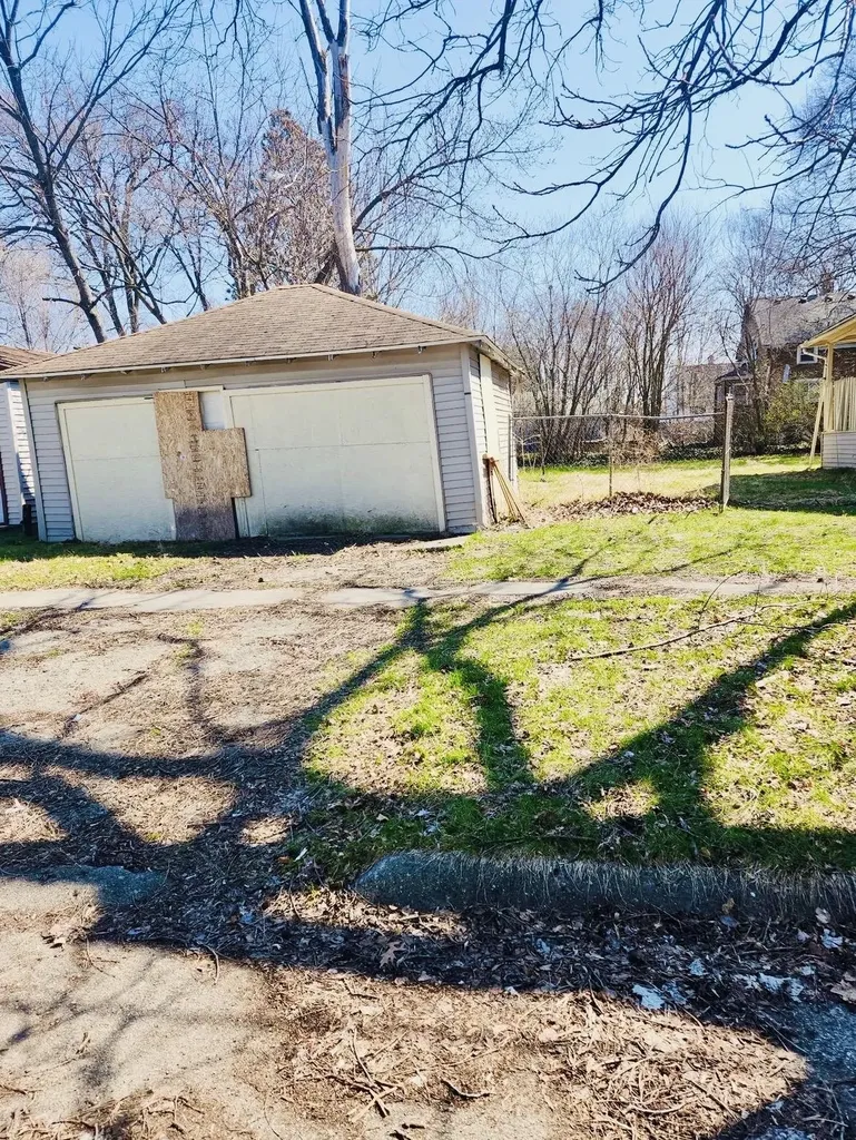 2601 Dakota Avenue Flint City MI 48506