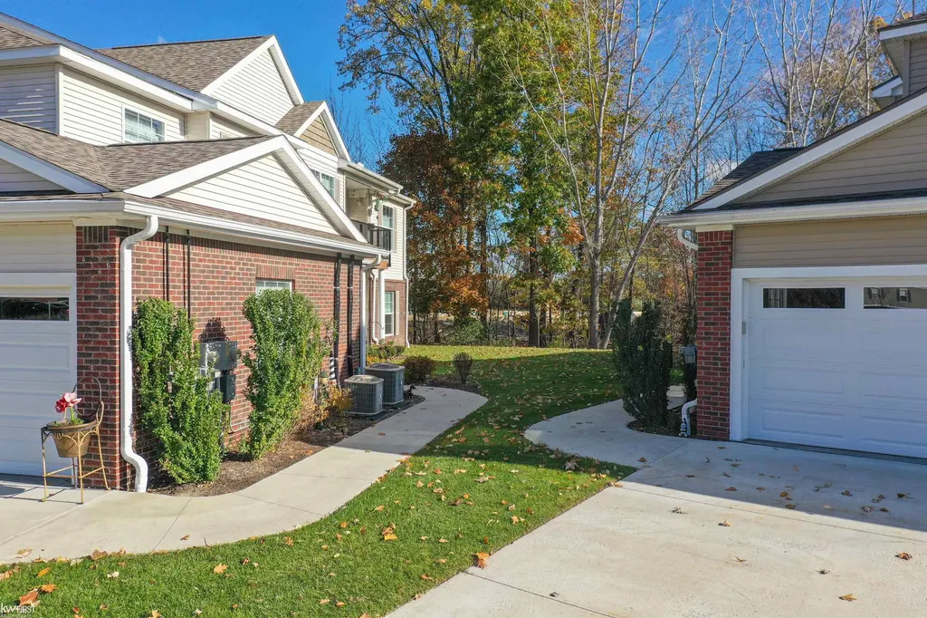 895 Watercress Lane Fenton City MI 48430