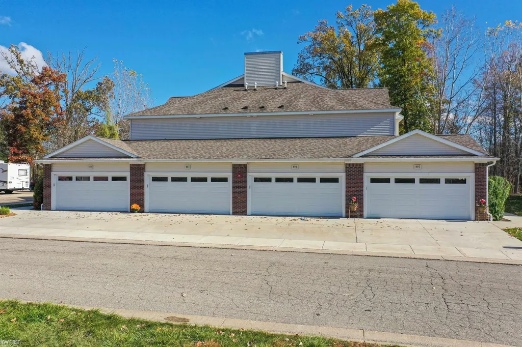 895 Watercress Lane Fenton City MI 48430