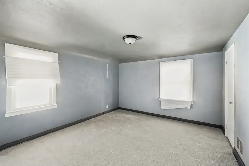 533 E 12 Street Flint City MI 48503