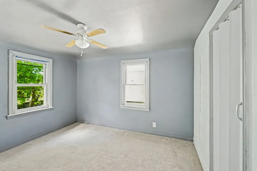 533 E 12 Street Flint City MI 48503