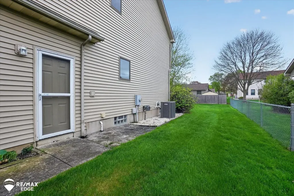 819 Village Drive Davison City MI 48423