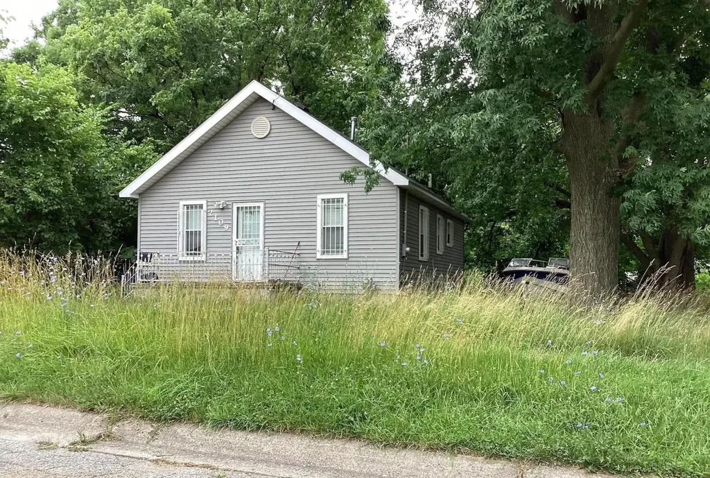 2109 Church Street Flint City MI 48503
