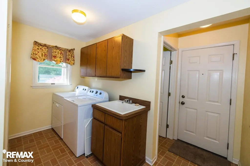 6445 Hickory Hollow Court Flint Charter Township MI 48532