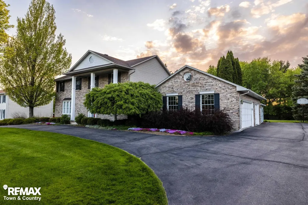6445 Hickory Hollow Court Flint Charter Township MI 48532