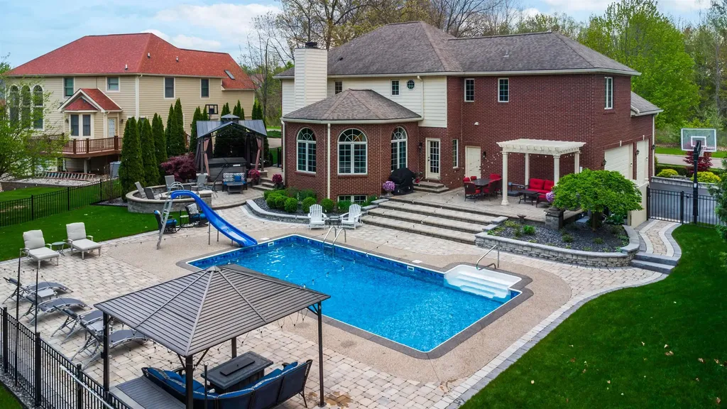 6137 Brookstone Lane Grand Blanc Charter Township MI 48439
