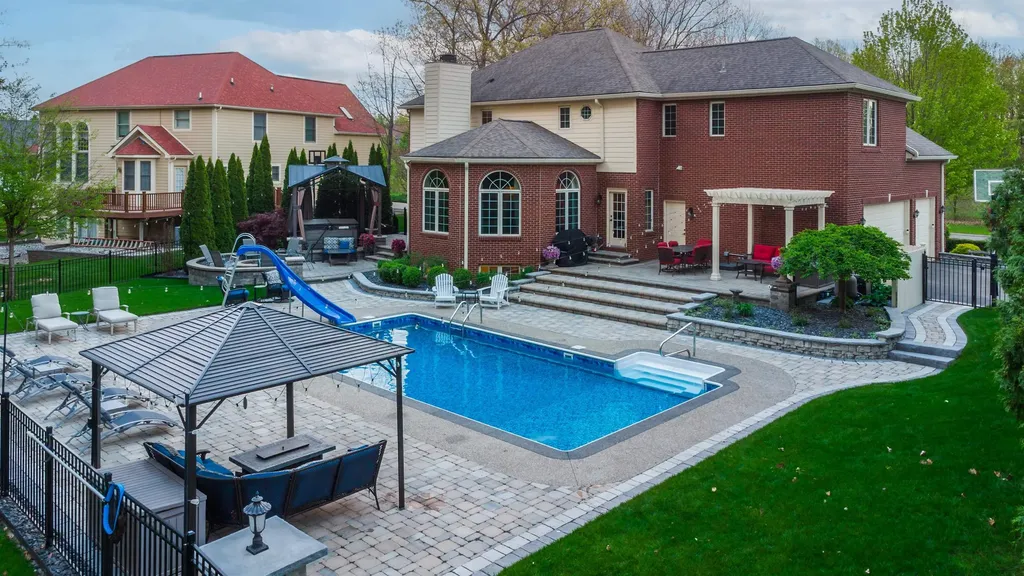 6137 Brookstone Lane Grand Blanc Charter Township MI 48439
