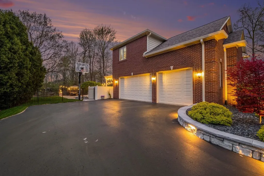 6137 Brookstone Lane Grand Blanc Charter Township MI 48439