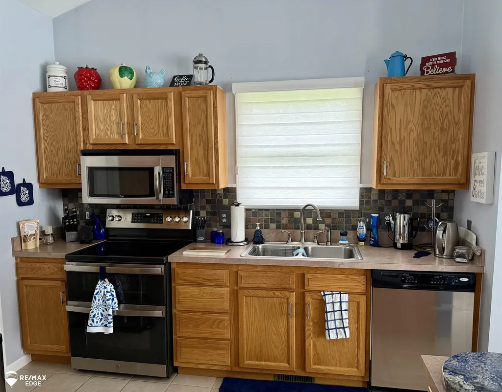 2131 Carriage Hill Circle Lapeer City MI 48446