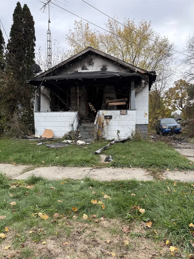 911 Lexington Avenue Flint City MI 48507