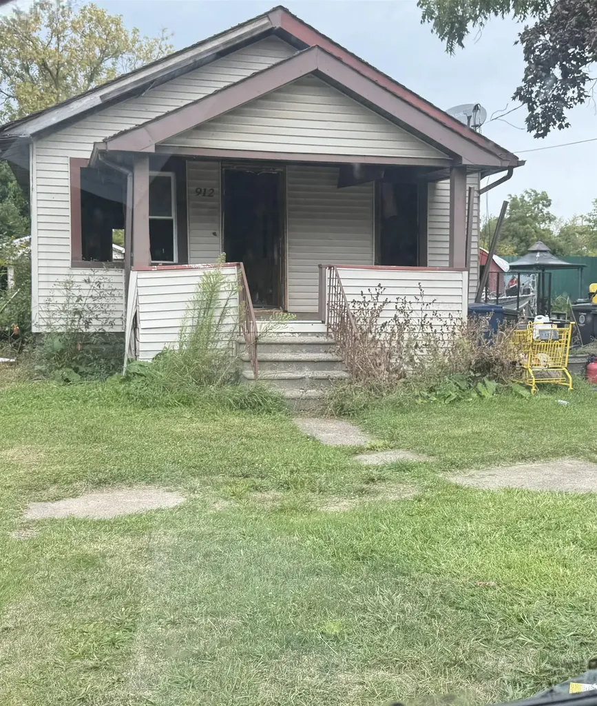 912 Lexington Avenue Flint City MI 48507