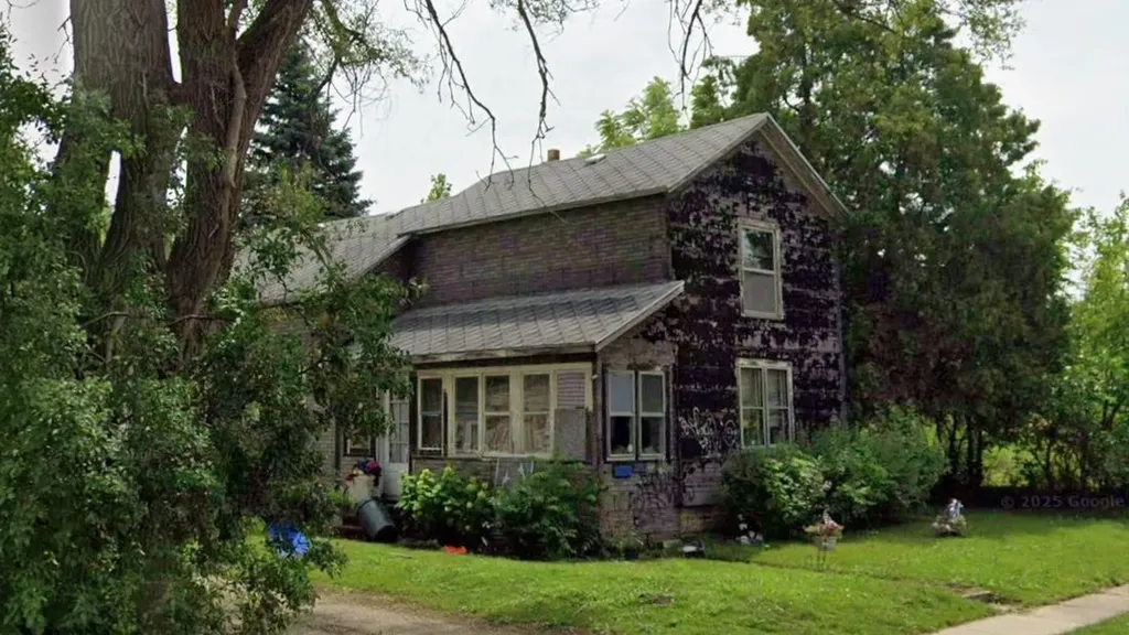 1709 Fenton Road Flint City MI 48507