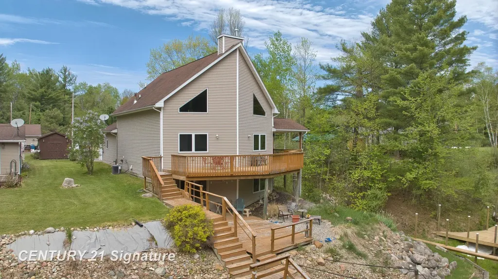 1724 Middle Point Drive Clement Township MI 48610