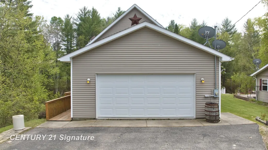 1724 Middle Point Drive Clement Township MI 48610
