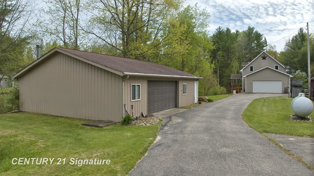 1724 Middle Point Drive Clement Township MI 48610