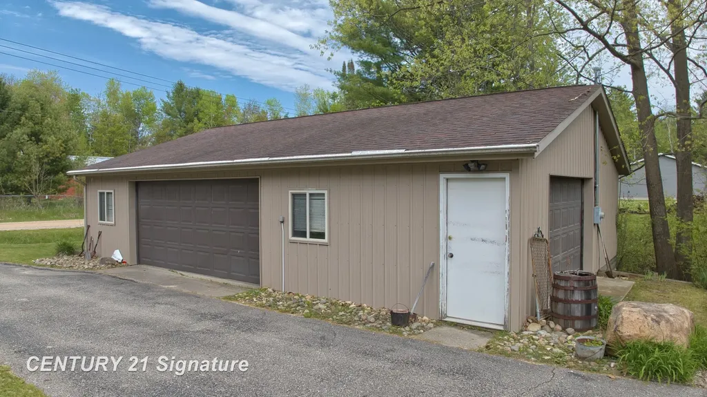 1724 Middle Point Drive Clement Township MI 48610