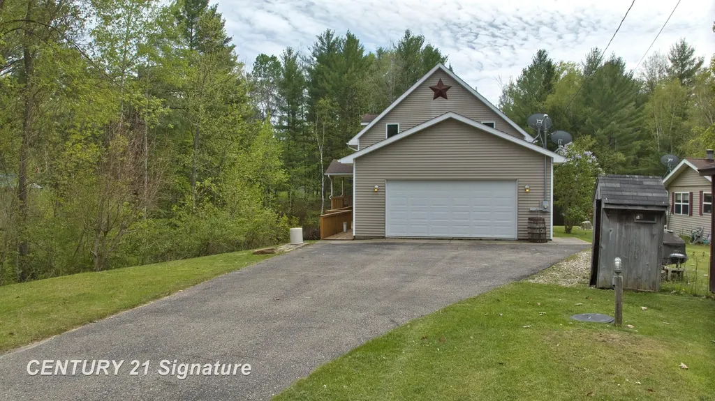 1724 Middle Point Drive Clement Township MI 48610